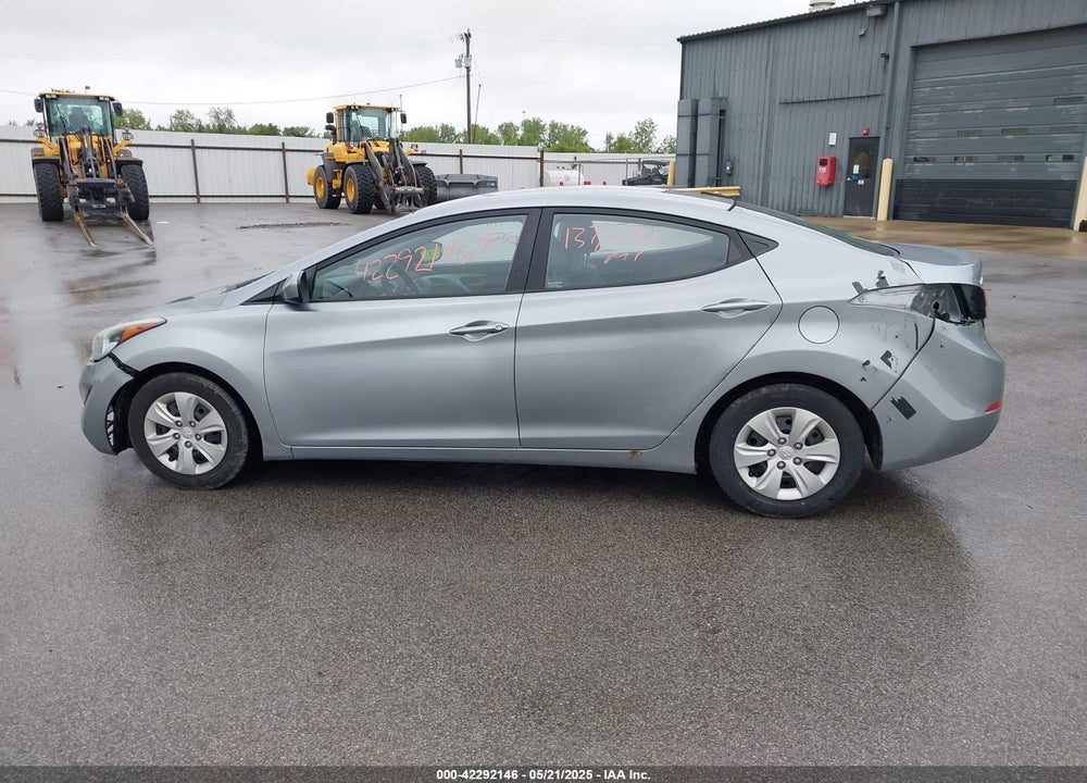 2016 HYUNDAI ELANTRA SE VIN: 5NPDH4AE7GH739181