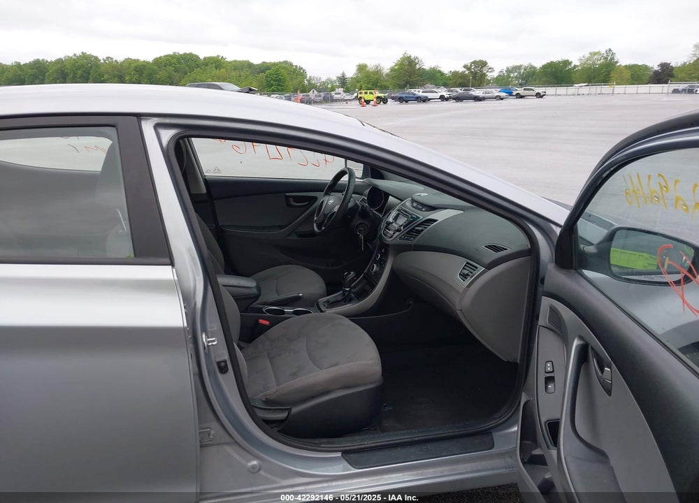 2016 HYUNDAI ELANTRA SE VIN: 5NPDH4AE7GH739181