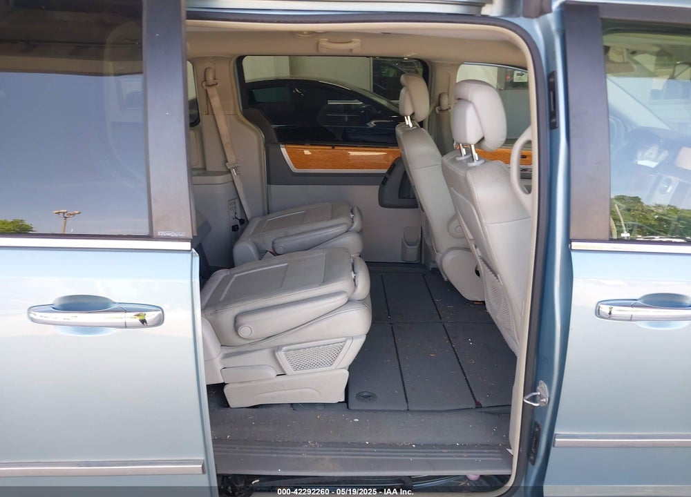 2010 CHRYSLER TOWN & COUNTRY NEW LIMITED VIN: 2A4RR7DX4AR451835