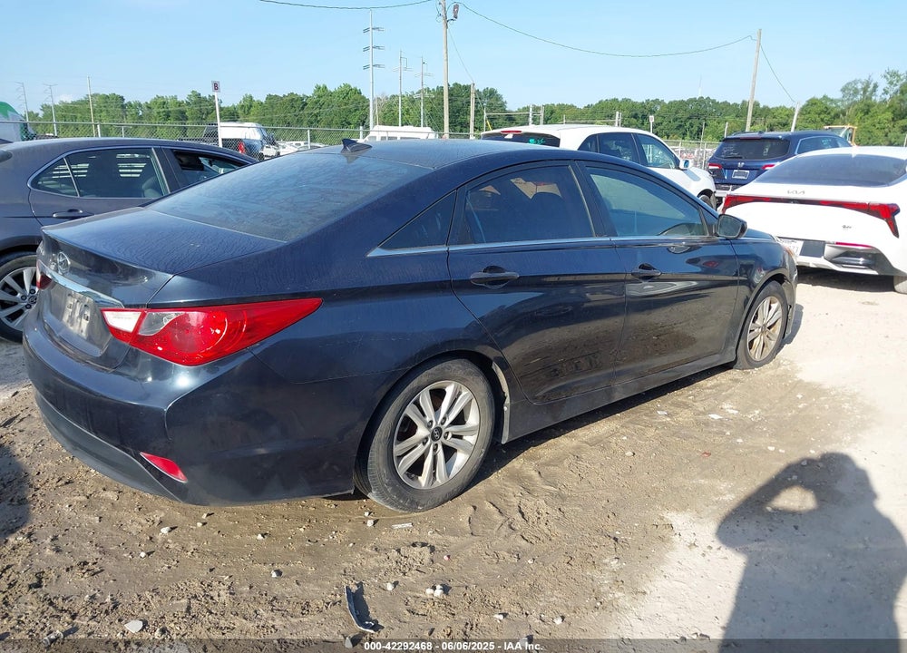 2014 HYUNDAI SONATA VIN: 5NPEB4AC3EH832135