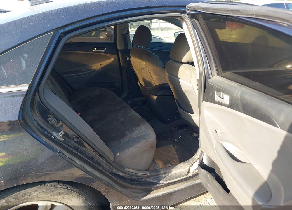 2014 HYUNDAI SONATA VIN: 5NPEB4AC3EH832135