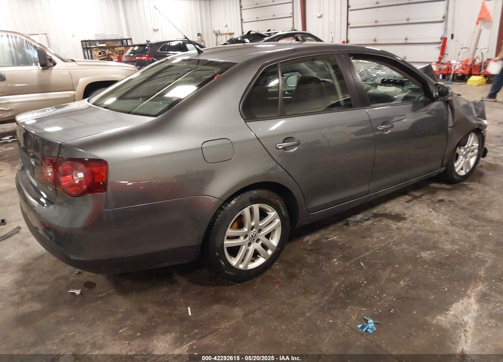 2010 VOLKSWAGEN JETTA VIN: 3VWJX7AJ7AM009550