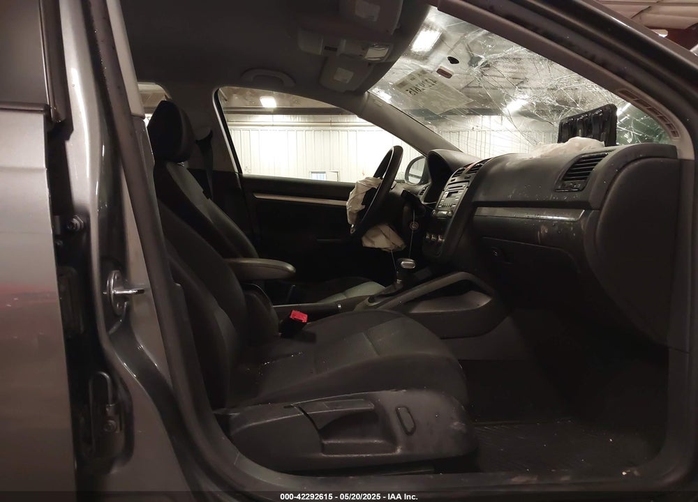 2010 VOLKSWAGEN JETTA VIN: 3VWJX7AJ7AM009550