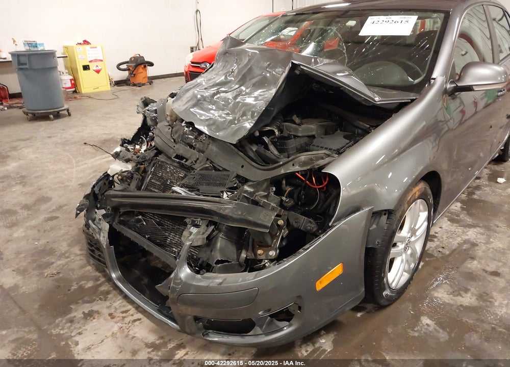 2010 VOLKSWAGEN JETTA VIN: 3VWJX7AJ7AM009550