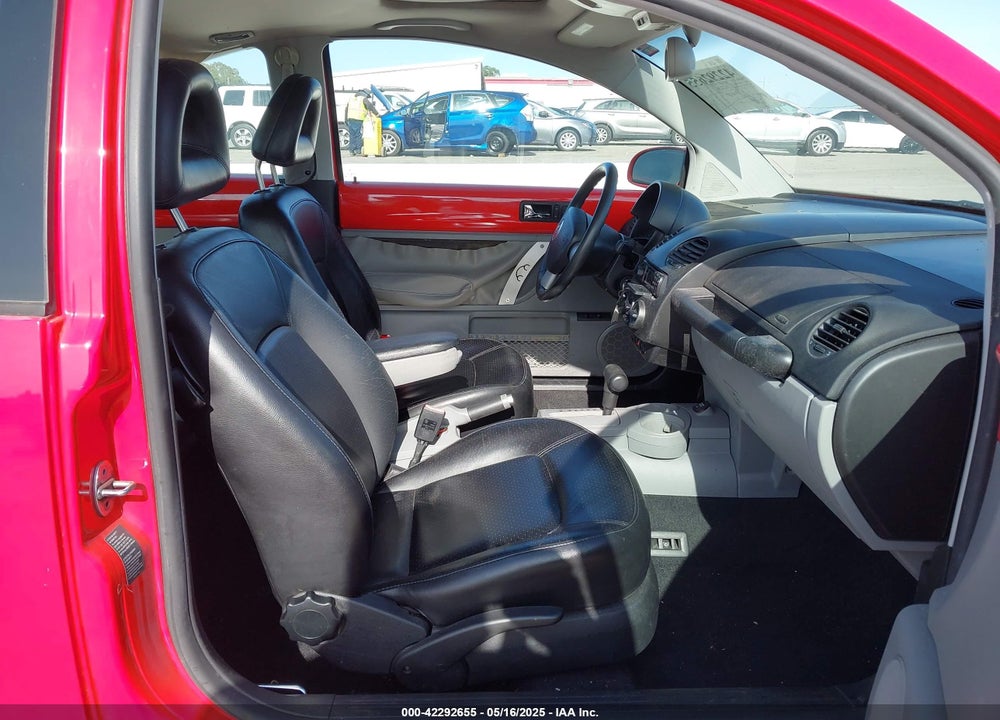 2002 VOLKSWAGEN NEW BEETLE GLX VIN: 3VWDD21C82M410830
