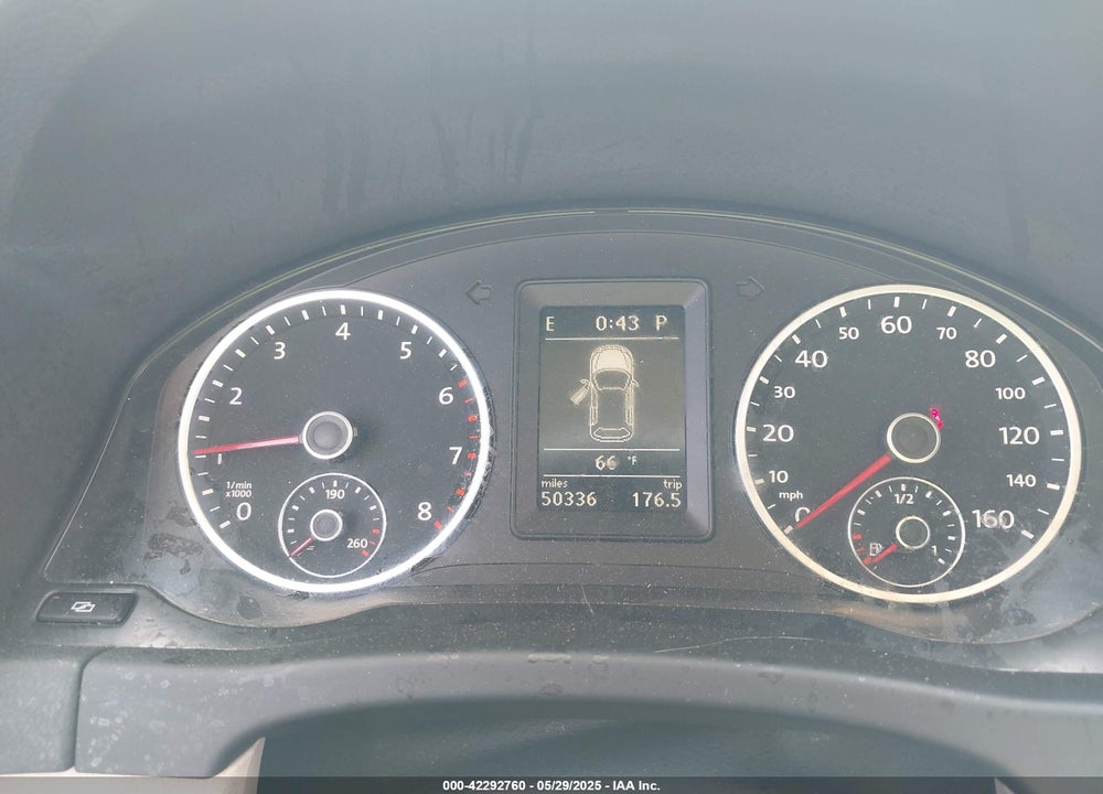 2011 VOLKSWAGEN TIGUAN VIN: WVGBV7AX2BW500817