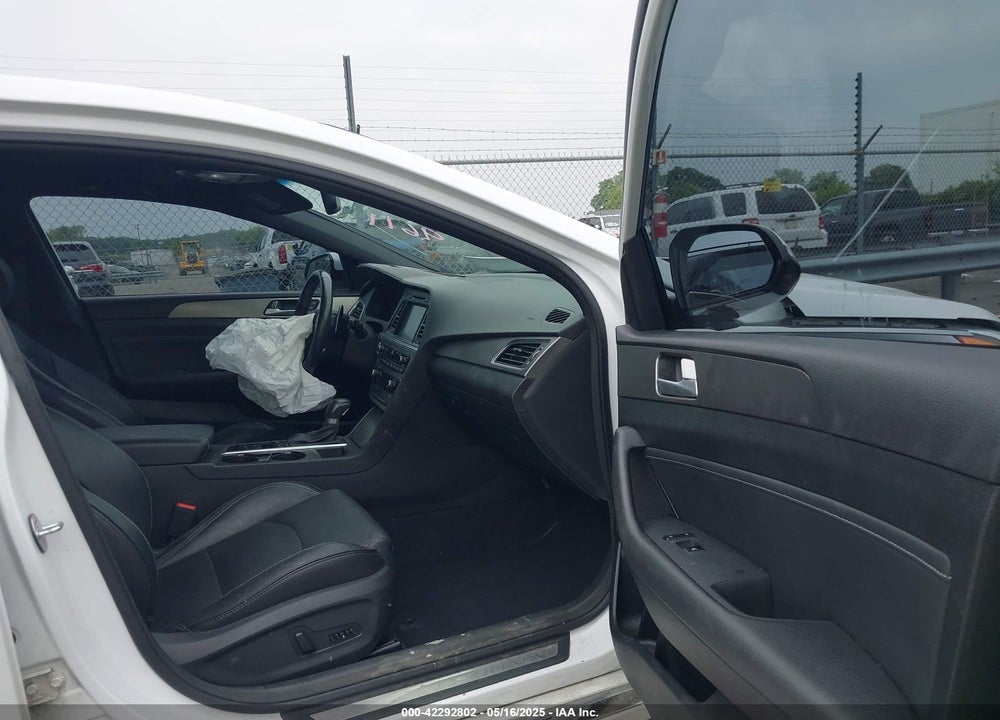 2015 HYUNDAI SONATA VIN: 5NPE34AB6FH189611