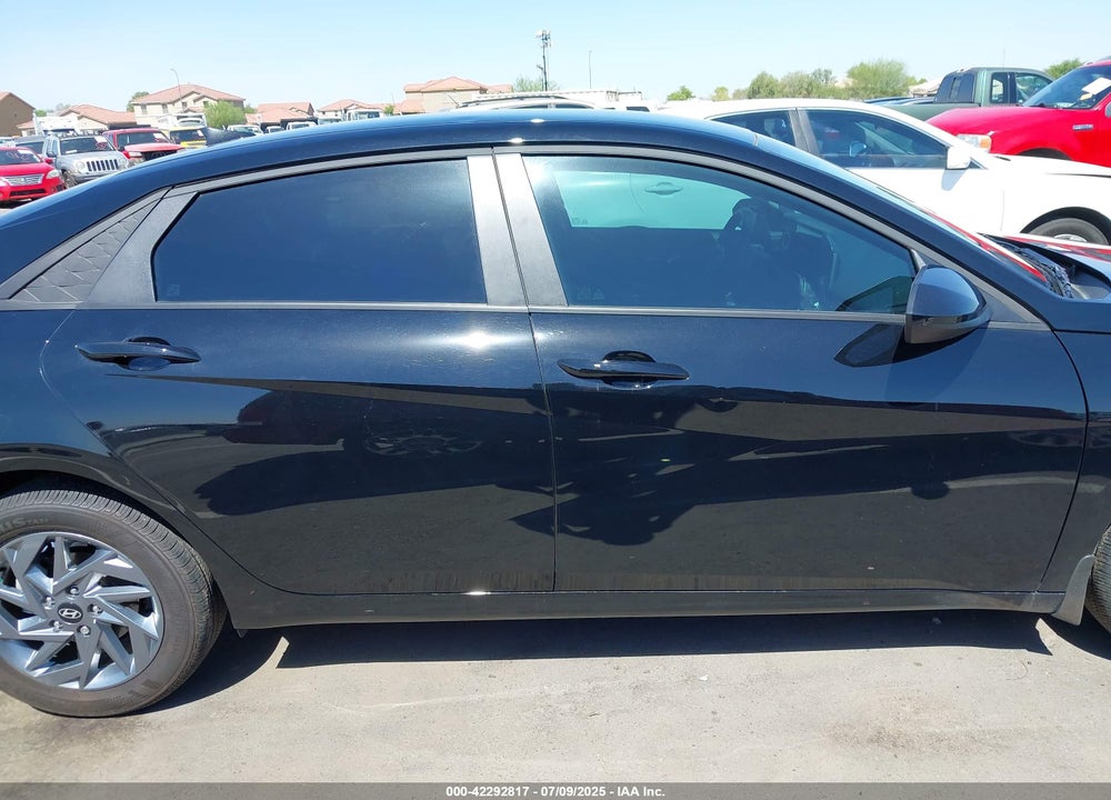 2024 HYUNDAI ELANTRA VIN: KMHLM4DG7RU805561
