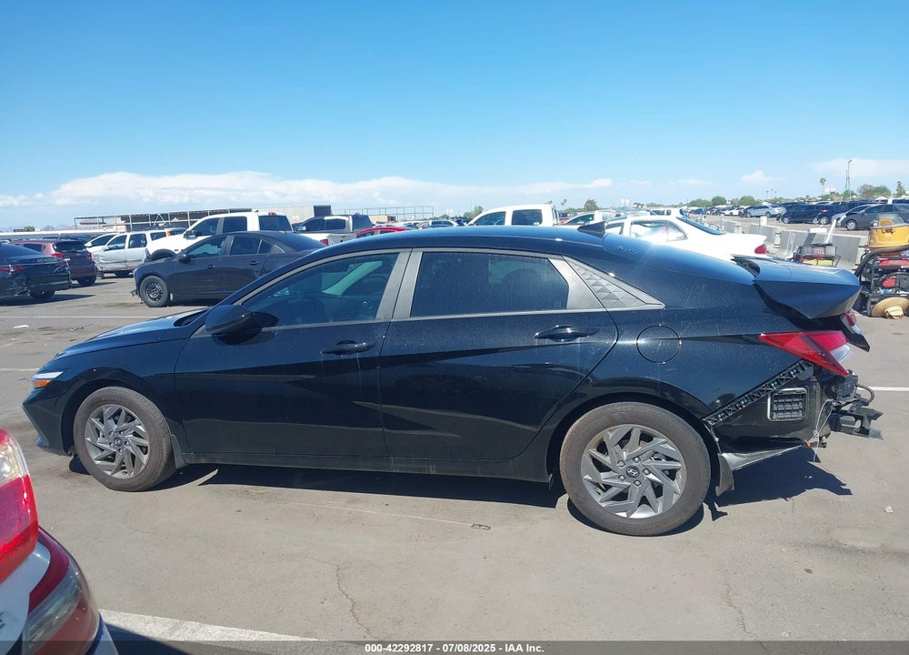 2024 HYUNDAI ELANTRA VIN: KMHLM4DG7RU805561