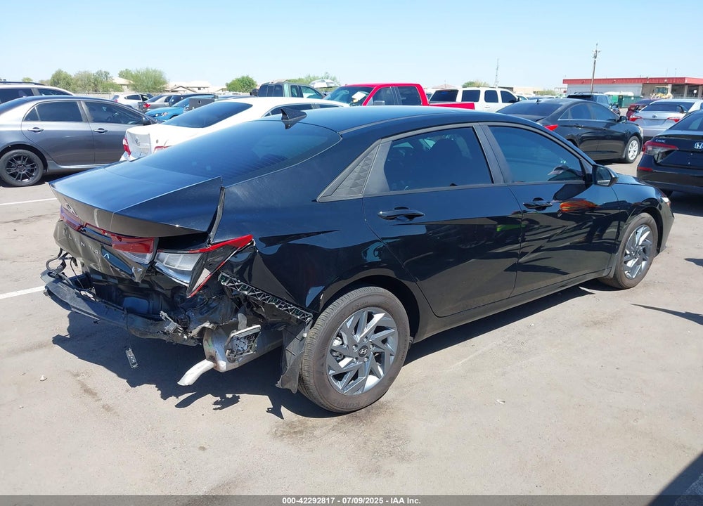 2024 HYUNDAI ELANTRA VIN: KMHLM4DG7RU805561