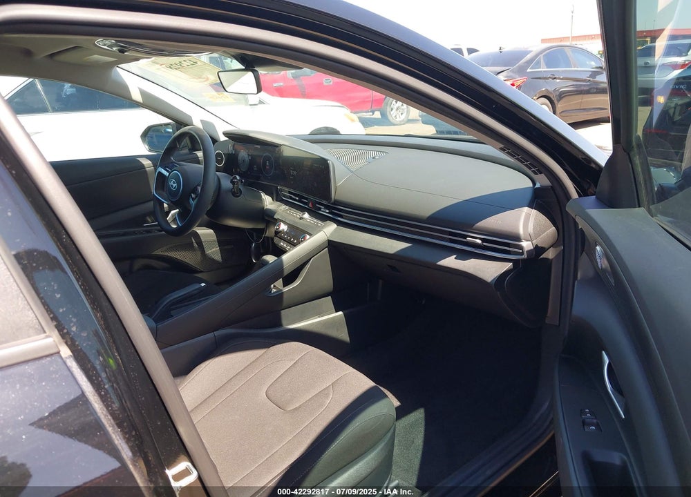 2024 HYUNDAI ELANTRA VIN: KMHLM4DG7RU805561