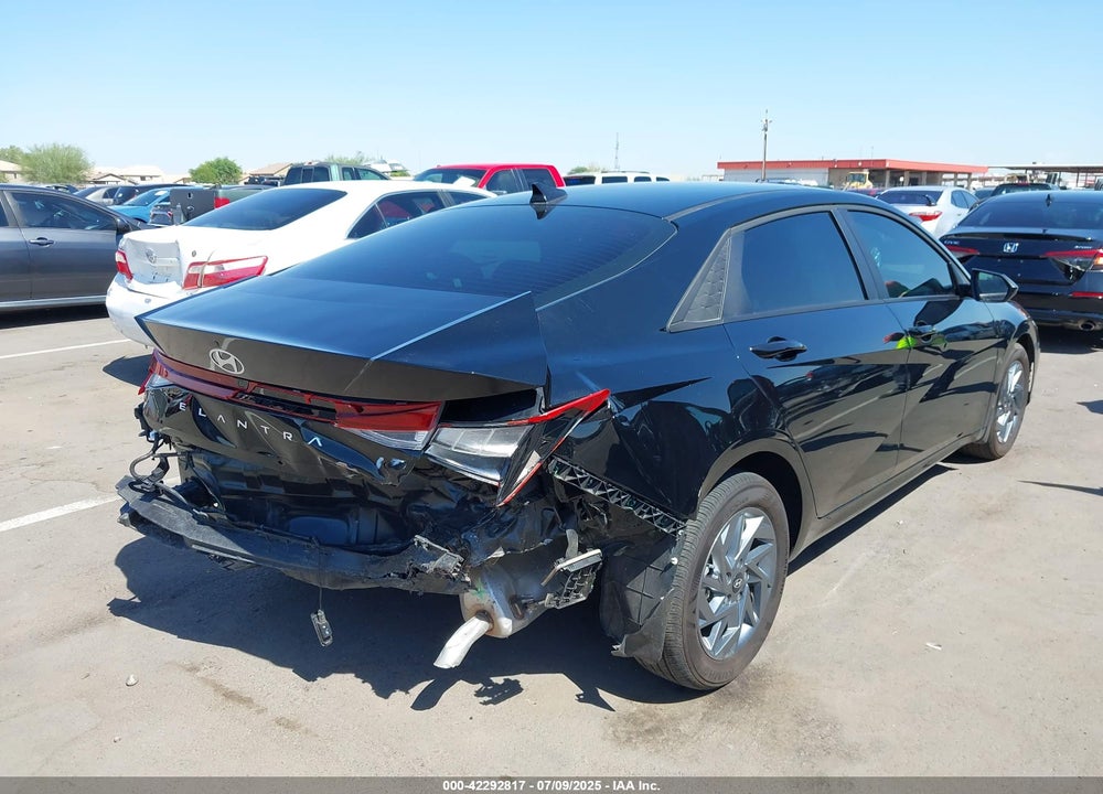 2024 HYUNDAI ELANTRA VIN: KMHLM4DG7RU805561