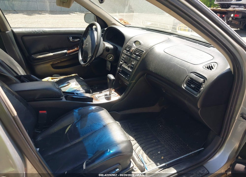 2001 INFINITI I30 LUXURY VIN: JNKCA31A11T037026
