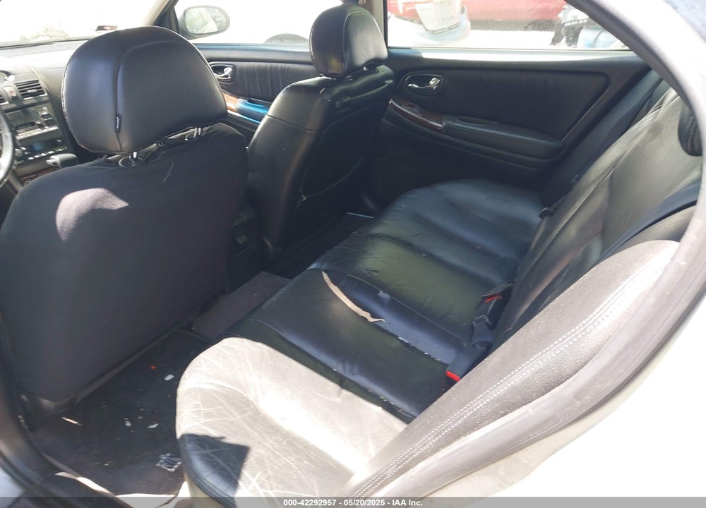 2001 INFINITI I30 LUXURY VIN: JNKCA31A11T037026
