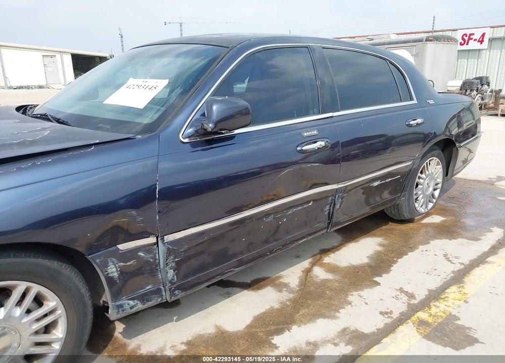 2009 LINCOLN TOWN CAR SIGNATURE LIMITED VIN: 2LNHM82V59X619847