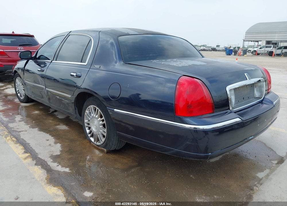 2009 LINCOLN TOWN CAR SIGNATURE LIMITED VIN: 2LNHM82V59X619847