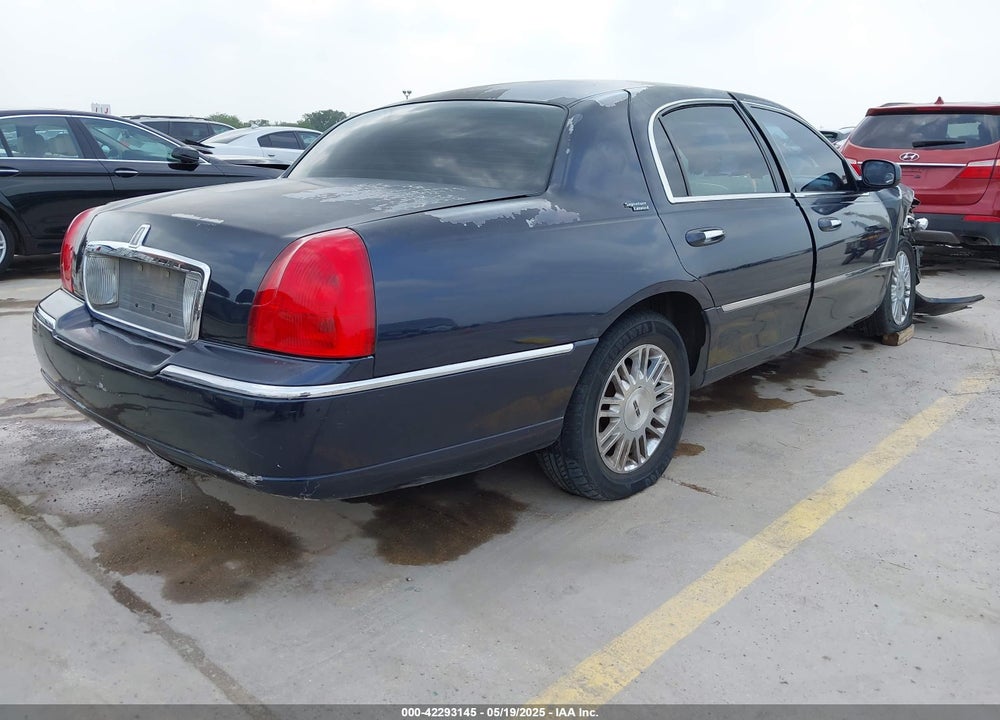 2009 LINCOLN TOWN CAR SIGNATURE LIMITED VIN: 2LNHM82V59X619847