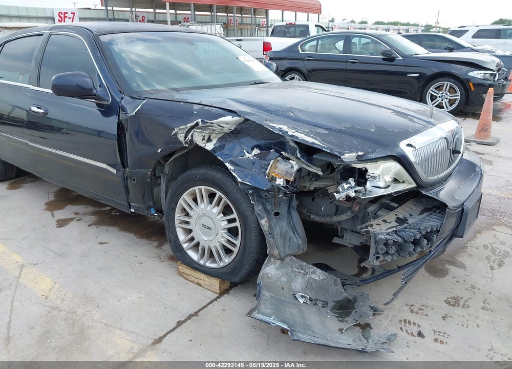 2009 LINCOLN TOWN CAR SIGNATURE LIMITED VIN: 2LNHM82V59X619847
