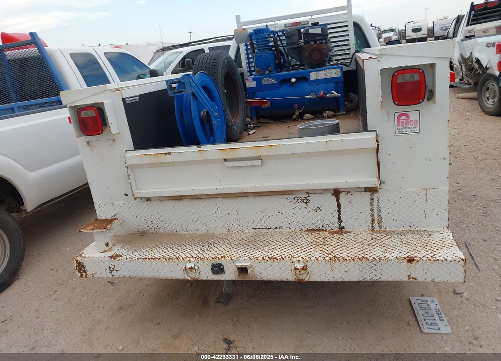2015 FORD F-350 CHASSIS XL VIN: 1FD7X3E68FEA71639