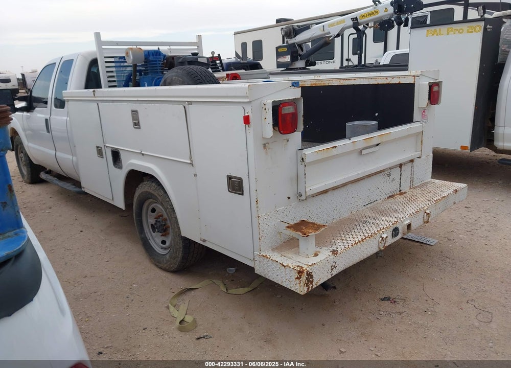 2015 FORD F-350 CHASSIS XL VIN: 1FD7X3E68FEA71639