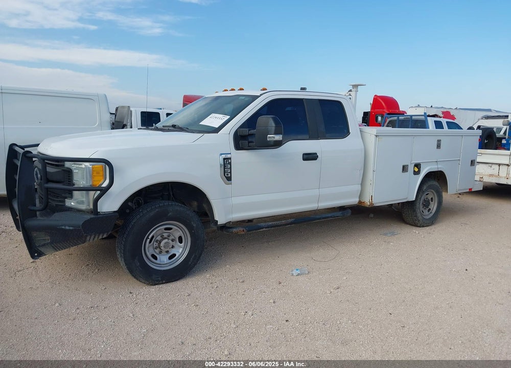 2017 FORD F-350 CHASSIS XL VIN: 1FD7X3F68HEB54361