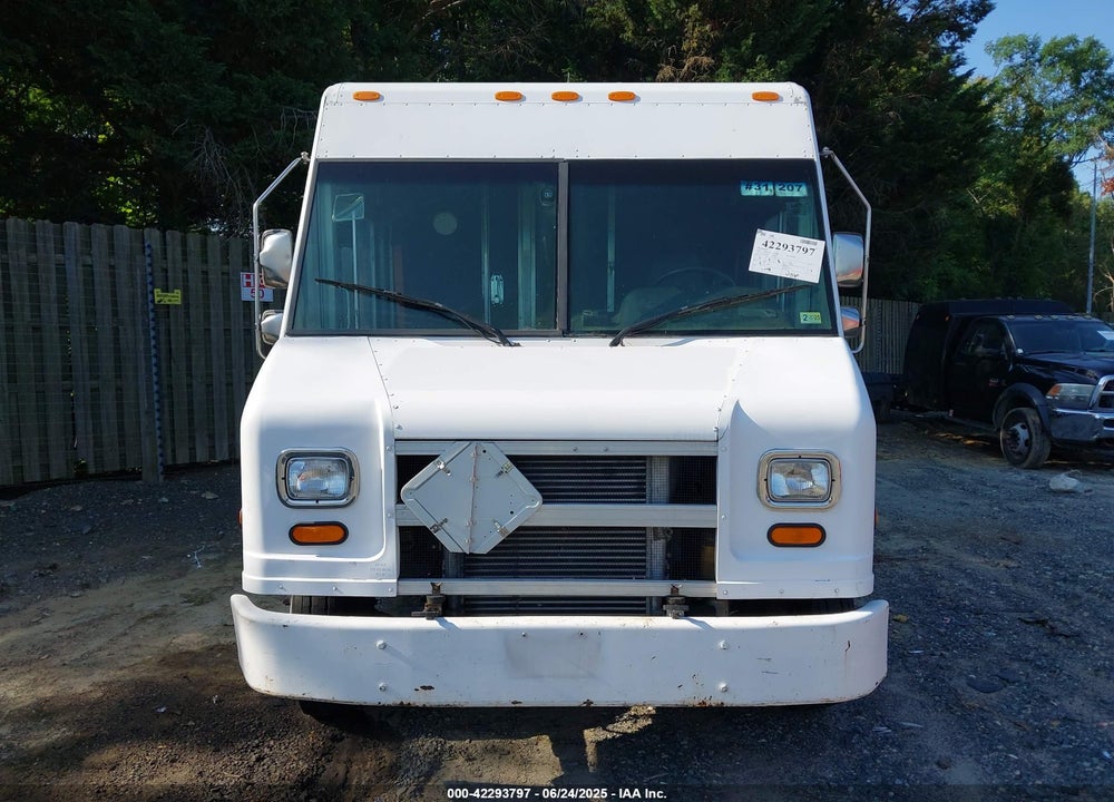 2005 FREIGHTLINER CHASSIS M LINE WALK-IN VAN VIN: 4UZAANBW15CV18992