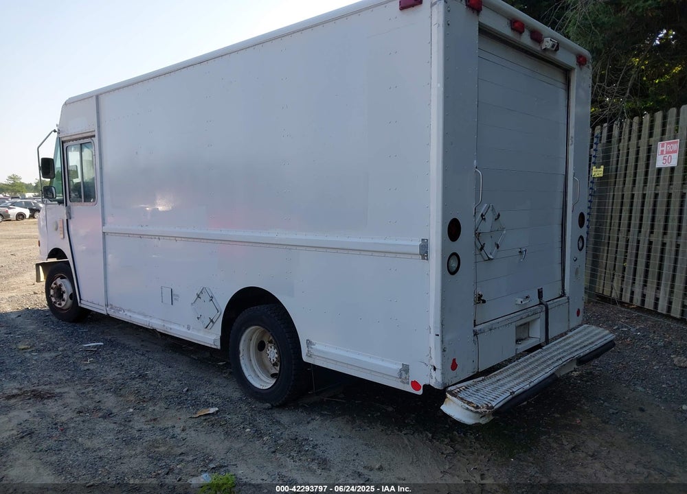 2005 FREIGHTLINER CHASSIS M LINE WALK-IN VAN VIN: 4UZAANBW15CV18992