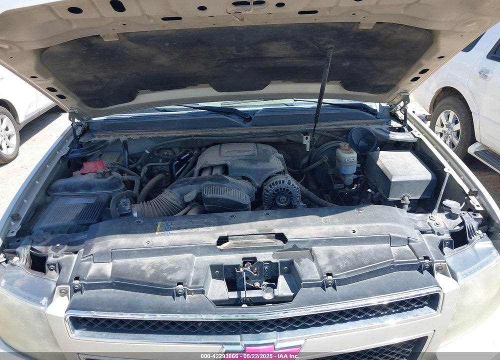 2011 CHEVROLET TAHOE VIN: 1GNSCBE08BR108649