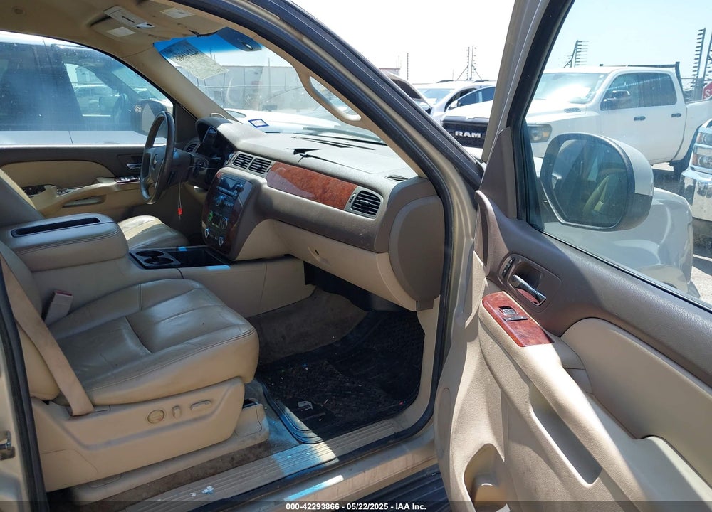 2011 CHEVROLET TAHOE VIN: 1GNSCBE08BR108649