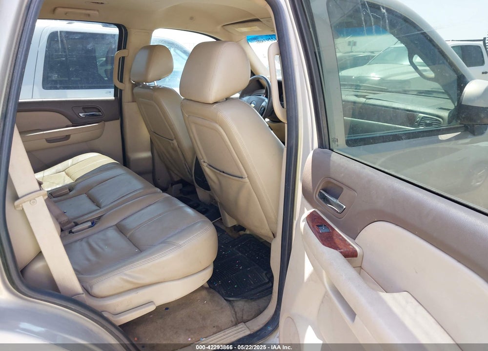 2011 CHEVROLET TAHOE VIN: 1GNSCBE08BR108649