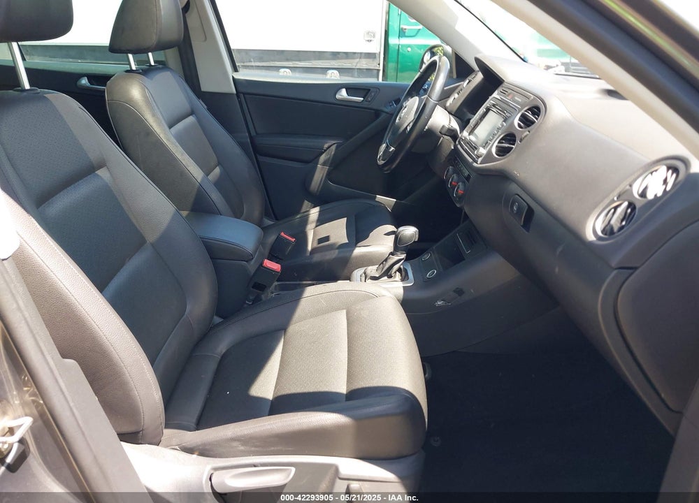 2015 VOLKSWAGEN TIGUAN VIN: WVGAV7AX4FW561281