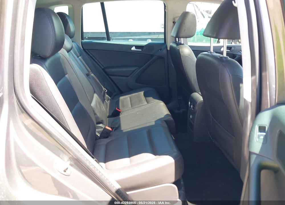 2015 VOLKSWAGEN TIGUAN VIN: WVGAV7AX4FW561281