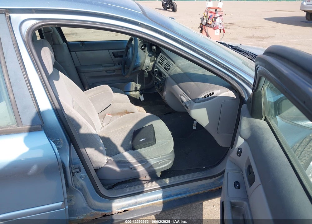 2005 FORD TAURUS SE VIN: 1FAFP53275A239925