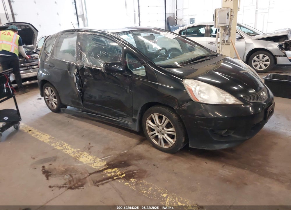 2011 HONDA FIT SPORT VIN: JHMGE8H59BC017958