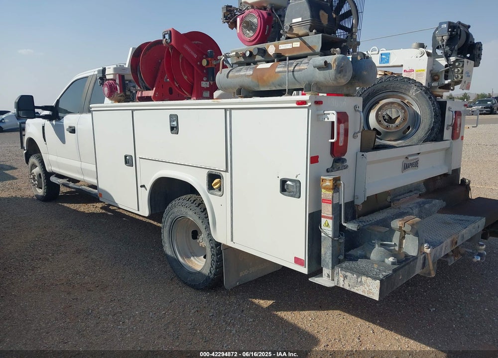 2020 FORD F-350 CHASSIS XL VIN: 1FD8X3H65LEC56601