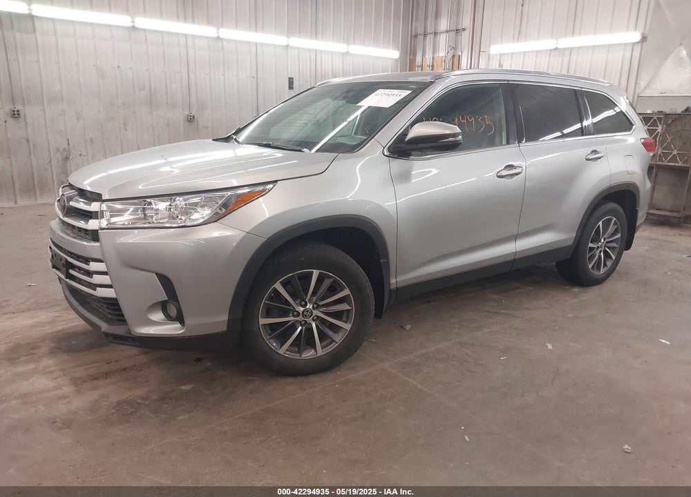 2019 TOYOTA HIGHLANDER XLE VIN: 5TDJZRFH4KS612004