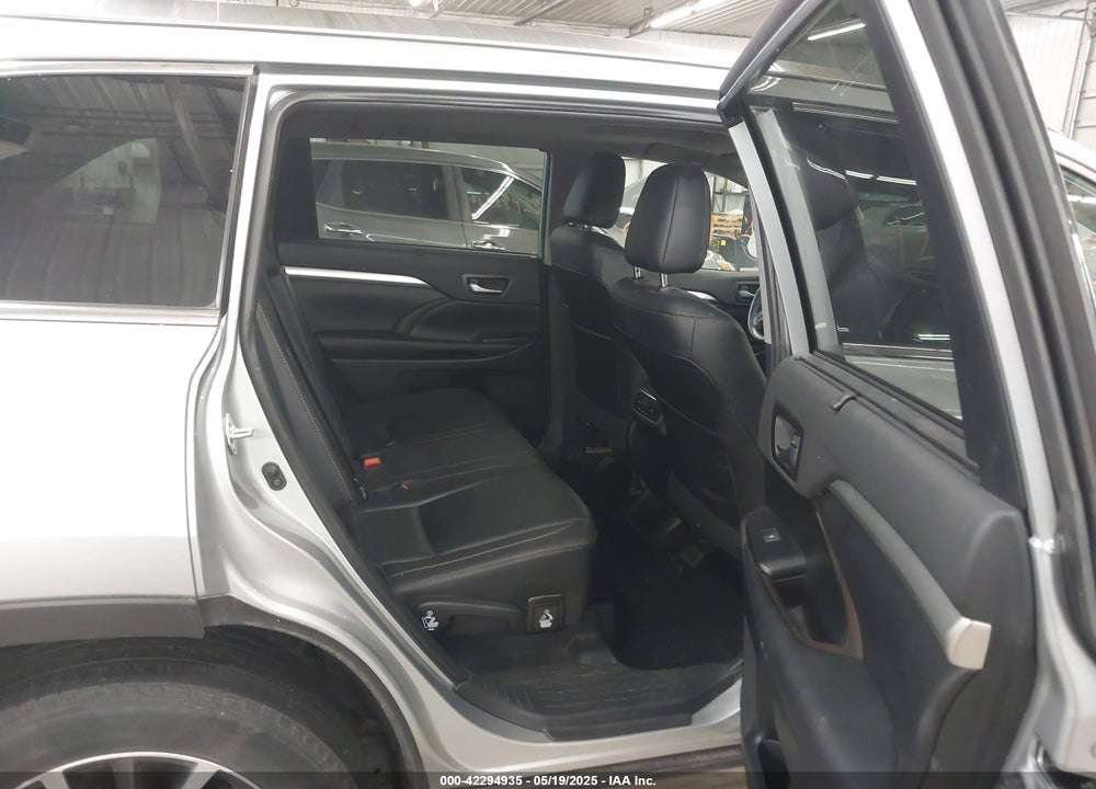 2019 TOYOTA HIGHLANDER XLE VIN: 5TDJZRFH4KS612004