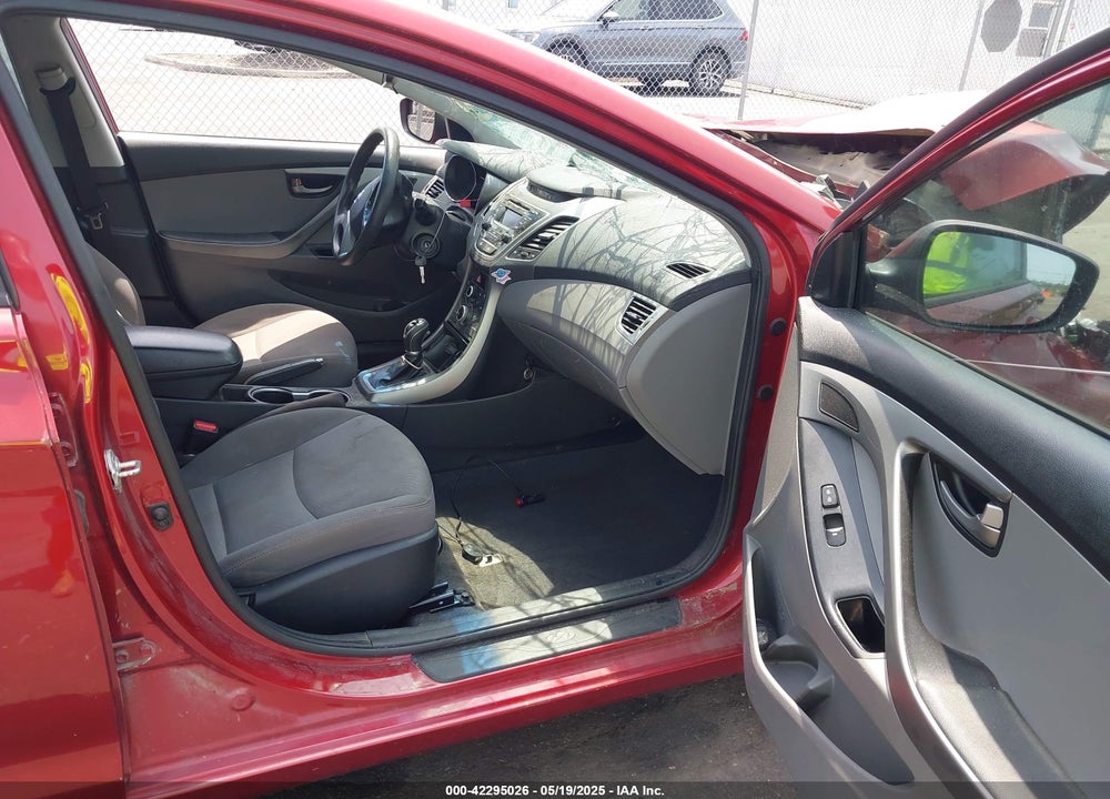 2014 HYUNDAI ELANTRA VIN: 5NPDH4AE3EH541016