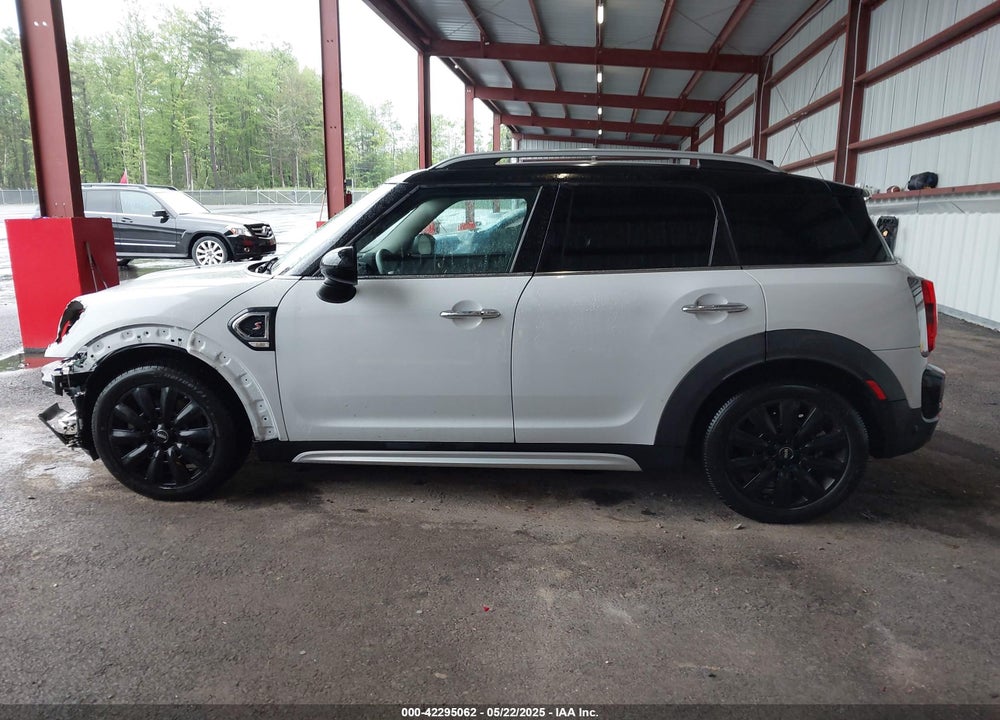 2017 MINI COUNTRYMAN COOPER S VIN: WMZYT5C30H3D79673