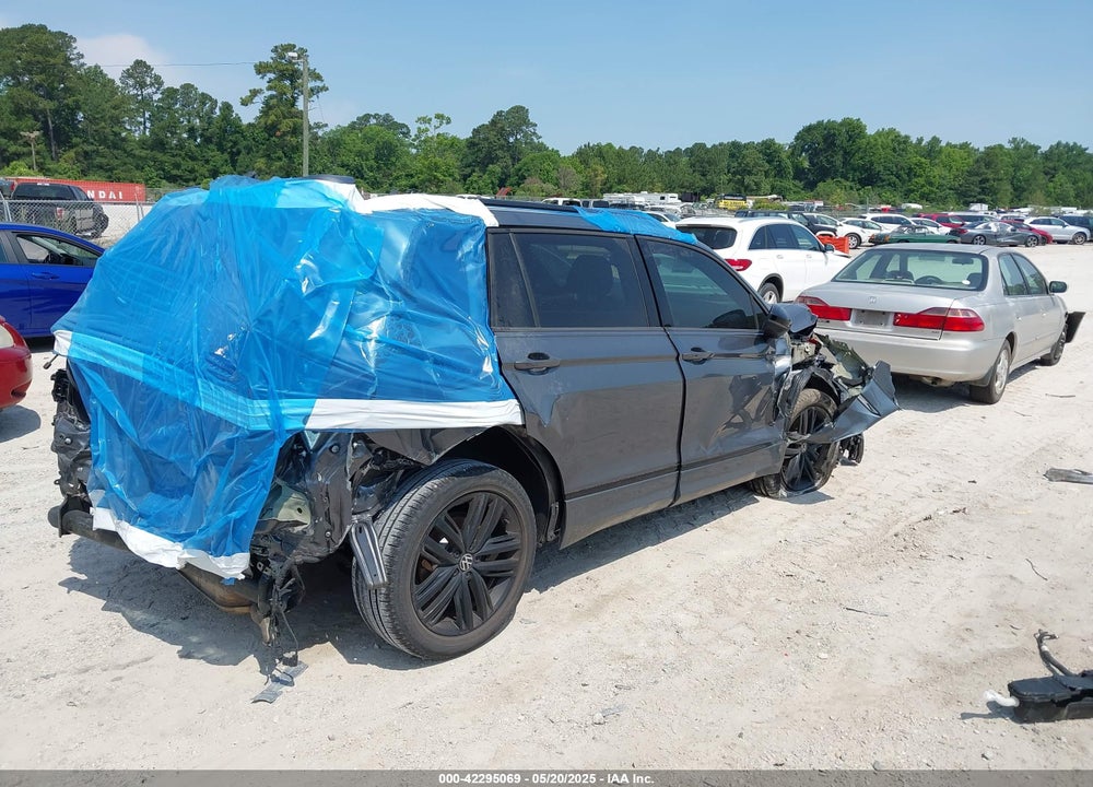 2022 VOLKSWAGEN TIGUAN VIN: 3VVCB7AX5NM104260