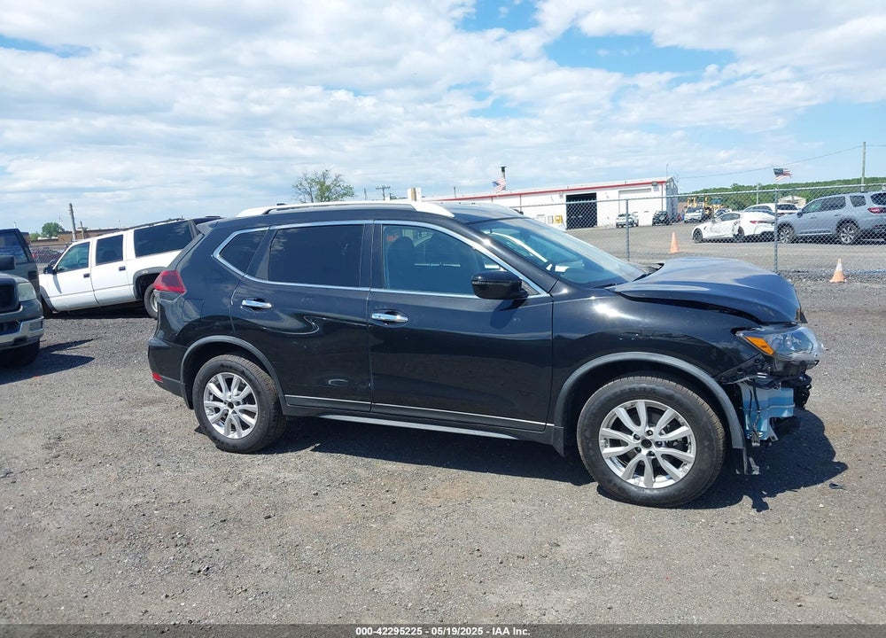 2018 NISSAN ROGUE VIN: KNMAT2MV2JP611489