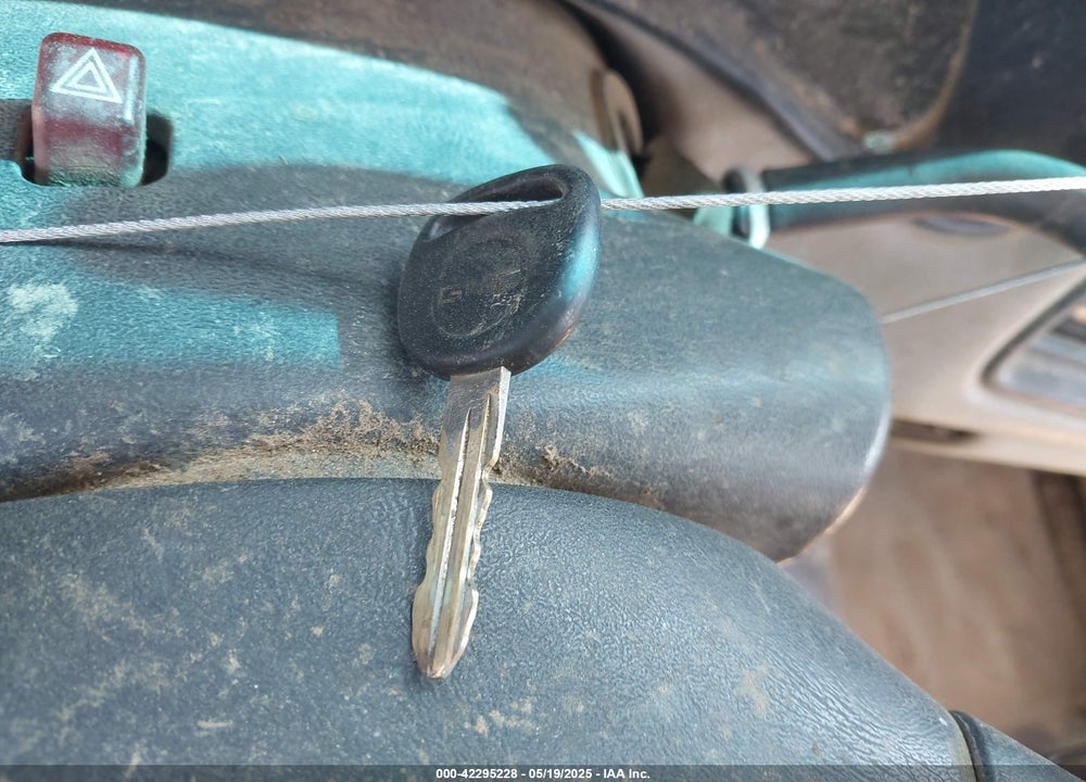 2001 GMC SIERRA 1500 SL VIN: 1GTEC14W01Z226330