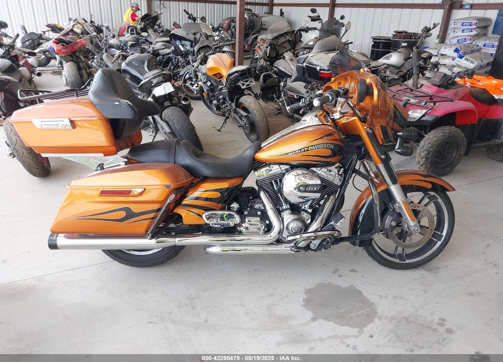 2014 HARLEY-DAVIDSON FLHX STREET GLIDE VIN: 1HD1KBM16EB602859