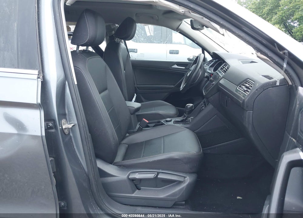 2021 VOLKSWAGEN TIGUAN VIN: 3VV2B7AXXMM070228