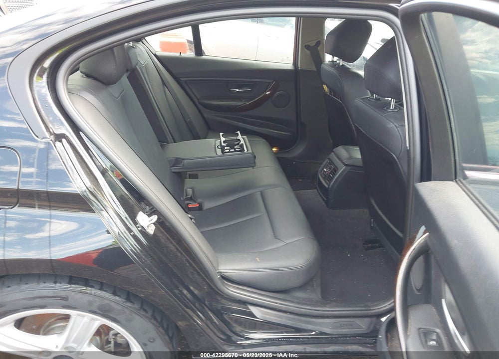 2014 BMW 3 SERIES VIN: WBA3B1C50EP680434