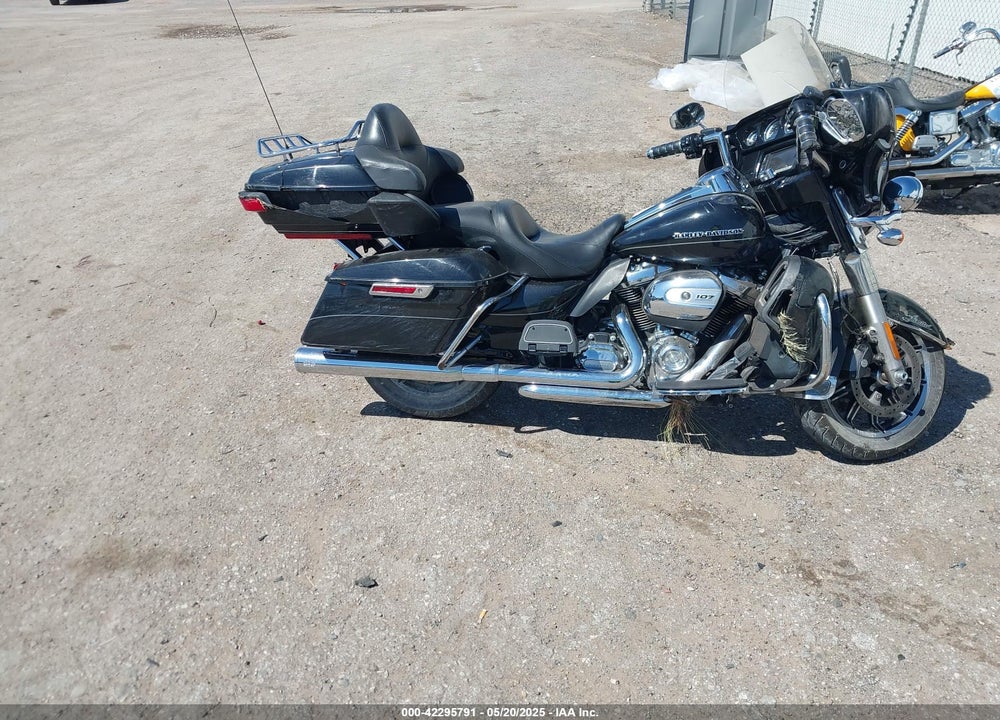 2017 HARLEY-DAVIDSON FLHTK ULTRA LIMITED VIN: 1HD1KED15HB686467