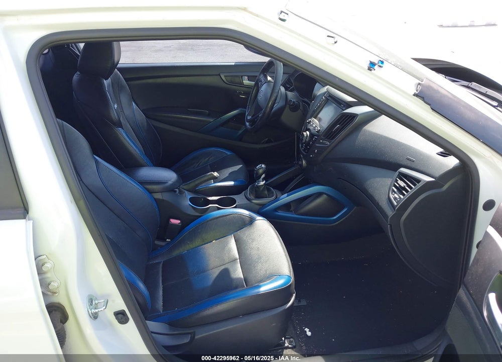 2013 HYUNDAI VELOSTER VIN: KMHTC6AE6DU112233