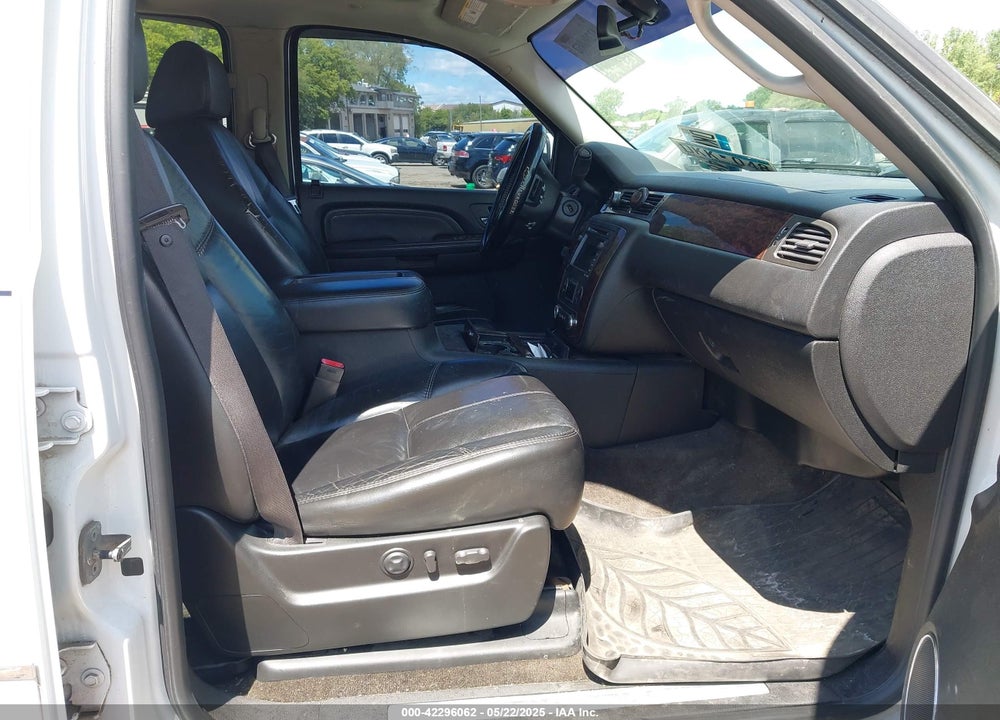 2007 GMC YUKON XL 1500 DENALI VIN: 1GKFK66827J404673