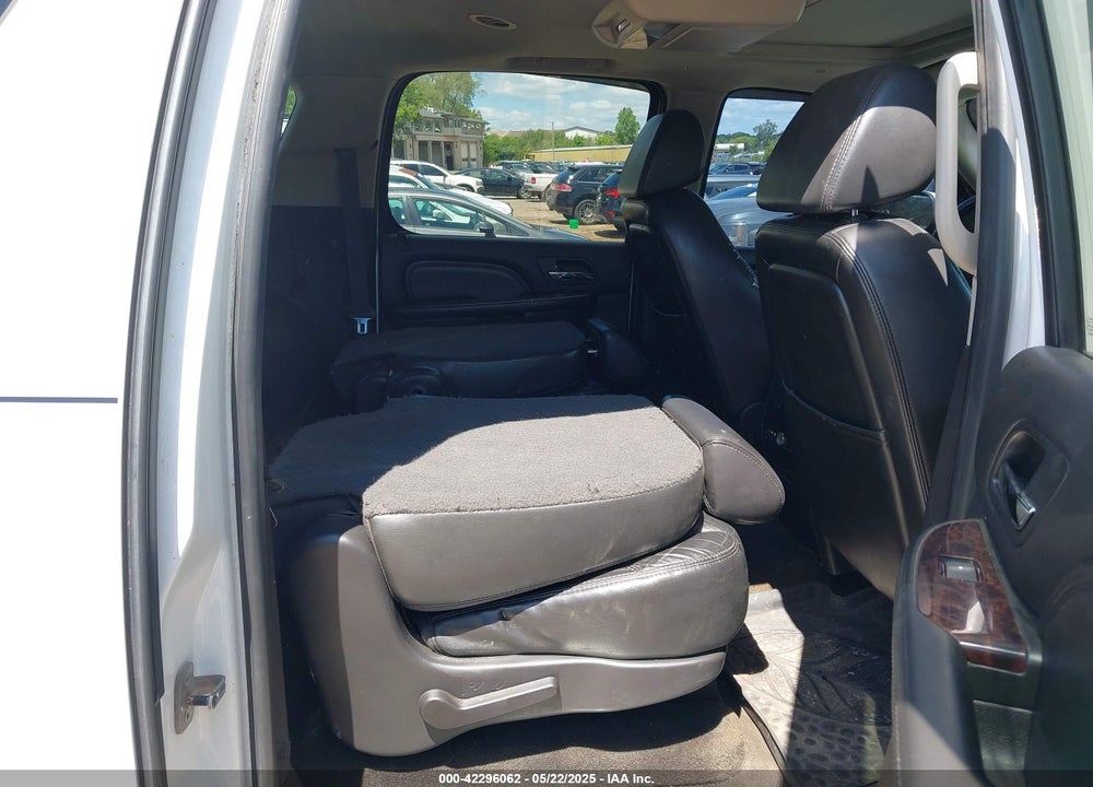 2007 GMC YUKON XL 1500 DENALI VIN: 1GKFK66827J404673