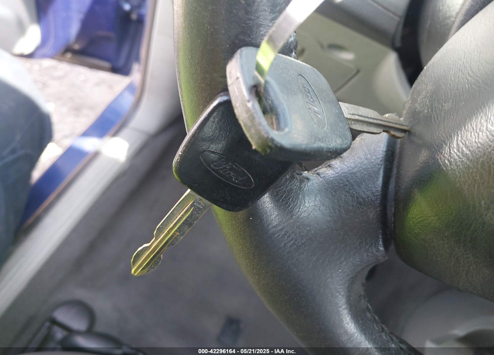 2005 FORD FOCUS ZX4 VIN: 1FAHP34N85W240929
